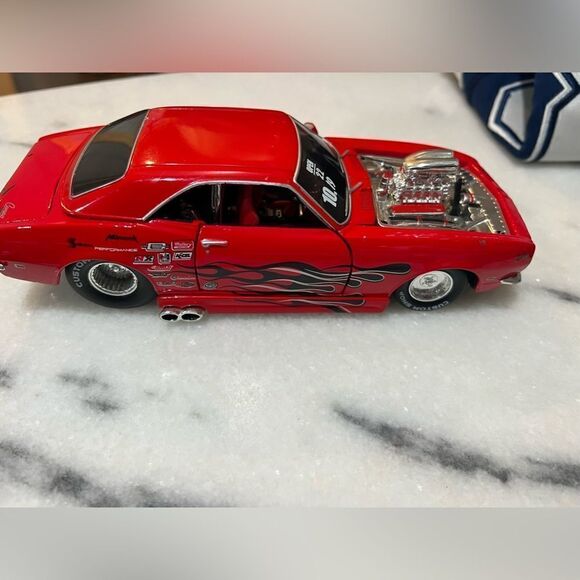 MAISTO CUSTOM SHOP 1:24 1968 CHEVROLET CAMARO Z/28 RED RARE FIND - Picture 1 of 6